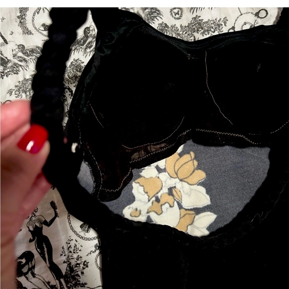 Vintage 60s Rose Marie Reid Black
Ribbed Nylon Swimsuit w/ Polynesian Floral. - Picture 3 of 11